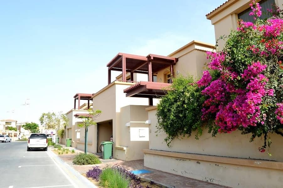 Stunning 5-bedroom Villa in Narjis for Sale