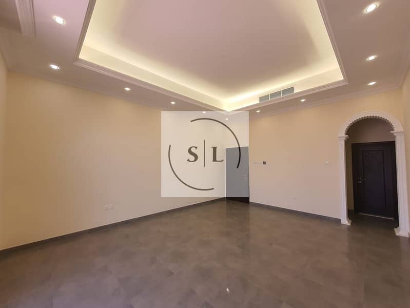 Luxury villa, brand new, 5 bedrooms, in Nadd al Shiba 4, 430k