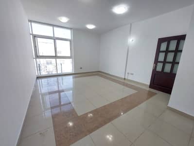 2 Bedroom Flat for Rent in Al Nahyan, Abu Dhabi - Tempting 2BHK with Spacious Saloon & Balcony