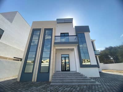 A new two-storey villa with an annex for rent in Ajman - Al Hamidiya 2 - next to the garden 5 master bedrooms + living room with bathroom and sinks Large hall with bathroom Preparatory kitchen above + large kitchen below Appendix : Large outdoor kitchen +