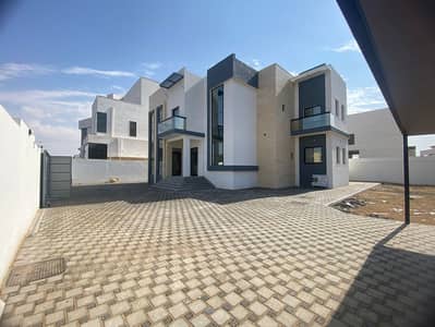 New two-storey villa with an extension for rent in Ajman - Al Hamidiya 2 - next to the garden5 master bedrooms + majlis with bathroom and washbasinsLarge hall with bathroom Preparatory kitchen above + large kitchen belowAccessory:Large outdoor kitche