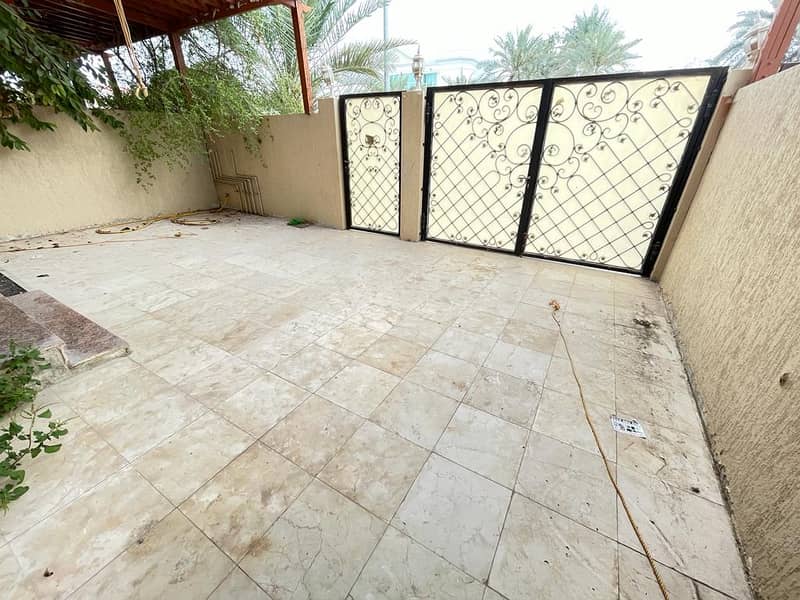 Beautiful Villa for Rent in the Mirdif Area with 4 bedrooms + maid's room Beautiful Villa for Rent in the Mirdif Area with 4 bedrooms + maid's room