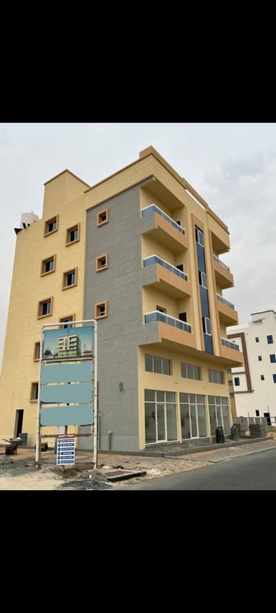 4 Bedroom Building for Sale in Al Alia, Ajman - Building for sale in Al-Alia
 The area is 3000 feet
  Ground, mezzanine and 3 floors

  descriptors
 3 weighing shops
 3 rooms and a hall
 3 two rooms and a hall
 3 income studio
 The expected 230,000 thousand