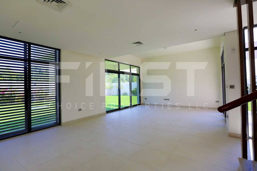 3 Internal Photo of 5 Bedroom Villa in West Yas Yas Island Abu Dhabi UAE (2). jpg