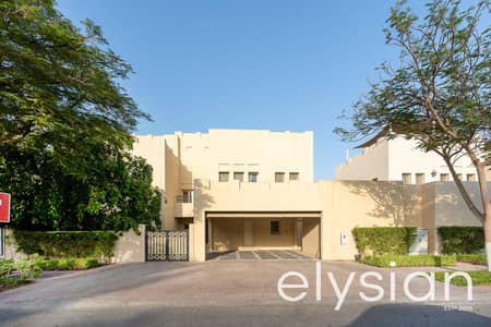 7 Bedroom Villa for Rent in The Lakes, Dubai - Spacious I Stunning 7 Bedrooms I Skyline Views