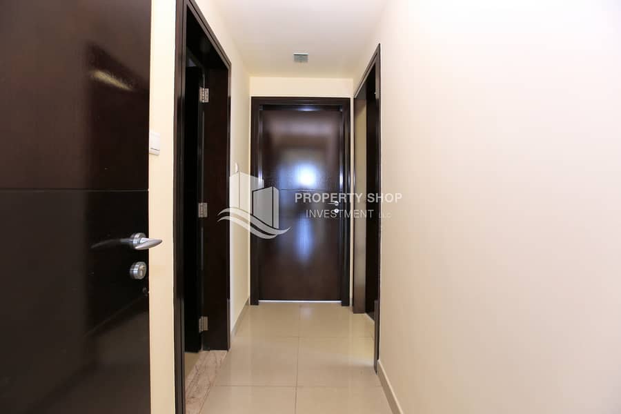 8 3-bedroom-apartment-al-reem-island-shams-abu-dhabi-sun-tower-corridor. JPG