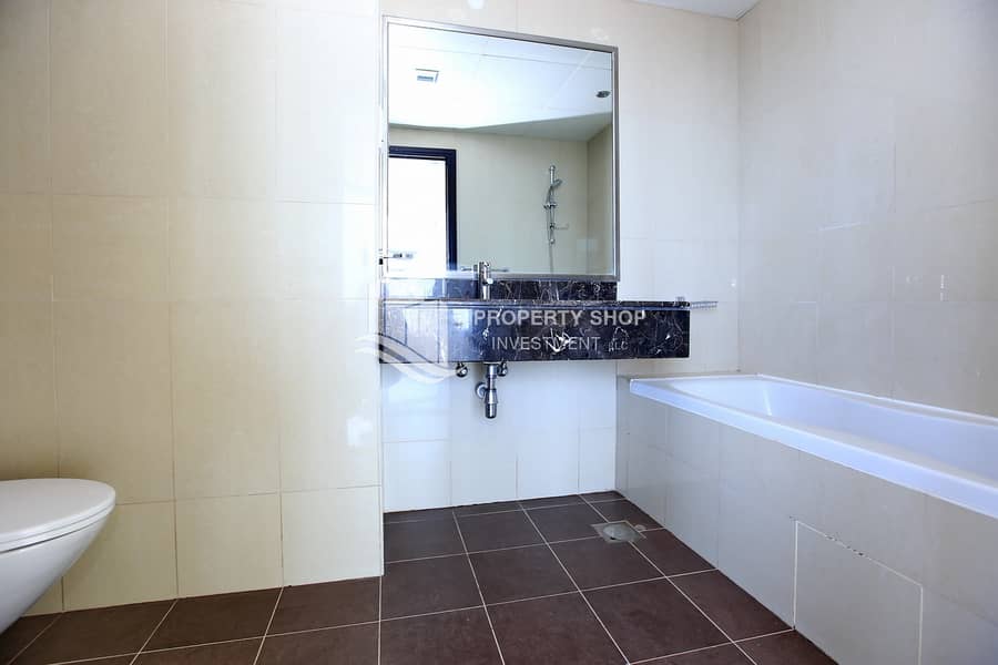 16 3-bedroom-apartment-al-reem-island-shams-abu-dhabi-sun-tower-master-bathroom. JPG