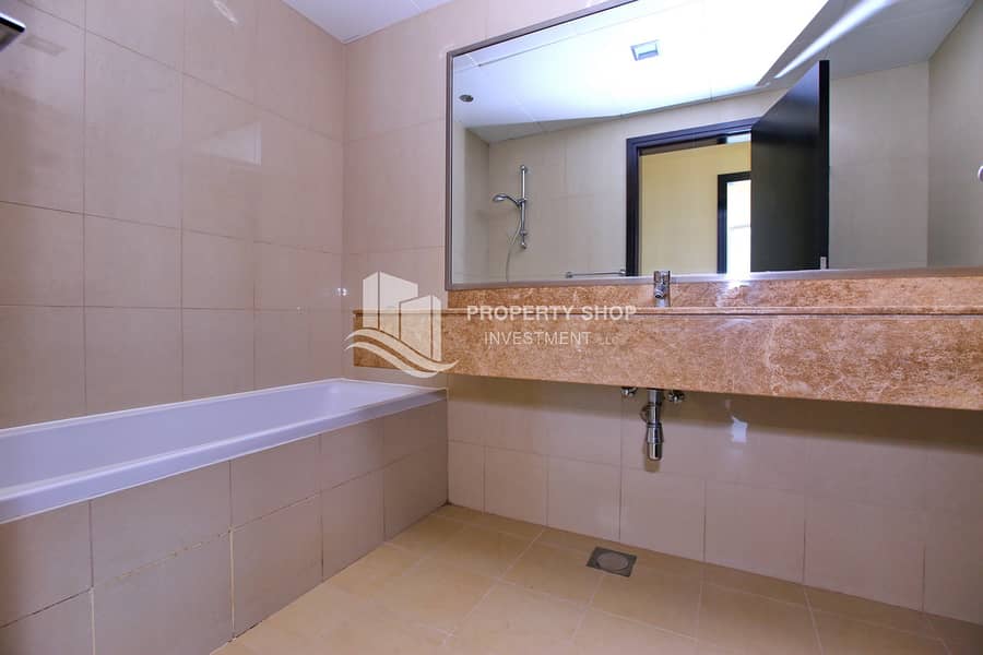 18 3-bedroom-apartment-al-reem-island-shams-abu-dhabi-sun-tower-bathroom. JPG