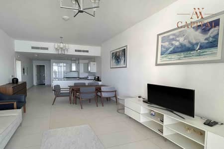 1 Bedroom Apartment for Sale in Palm Jumeirah, Dubai - Investors Deal | Beachfront Living | Sea View