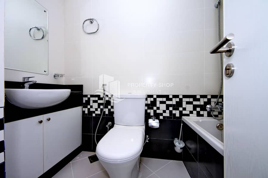 12 2-bedroom-apartment-al-reem-island-shams-abu-dhabi-oceanscape-bathroom. JPG