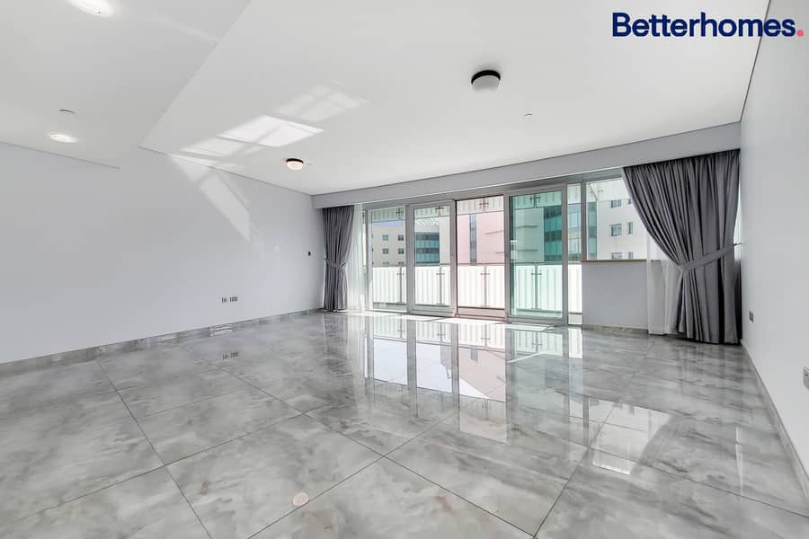 Perfect Unit | High Floor | Ready To Move In Perfect Unit | High Floor | Ready To Move In