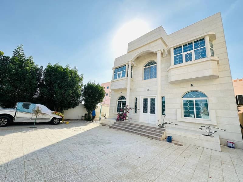 5 master bedrooms Council and study hall Mowaihat 1 6200 feet, corner of two streets The price for one check is 95 thousand 100 thousand 4 checks