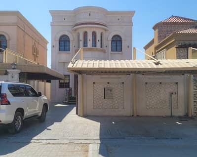 Villa for rent in Ajman, Al Rawda area 2 5 rooms, a sitting room and a hall And a maid's room With air conditioners 85 thousand required