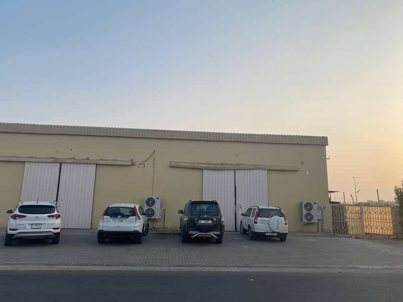 Labor housing + sheds for sale in Ajman

 An area of ​​29 thousand square feet

 Corner of two streets

  In Ajman Al Jurf 1


 Near the Chinese market

 Close to all services

 Opposite a mosque

 Near Mohammed bin Zayed Street


 2 built


 It consists