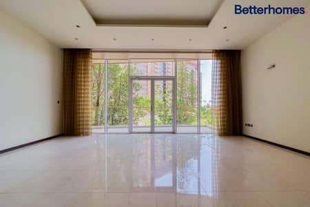 1 Bedroom Apartment for Rent in Palm Jumeirah, Dubai - Private Patio | Beach Access | Unfurnished