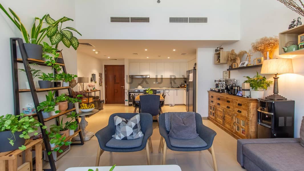 Vacant on Transfer | Pool Views | Huge Terrace Vacant on Transfer | Pool Views | Huge Terrace