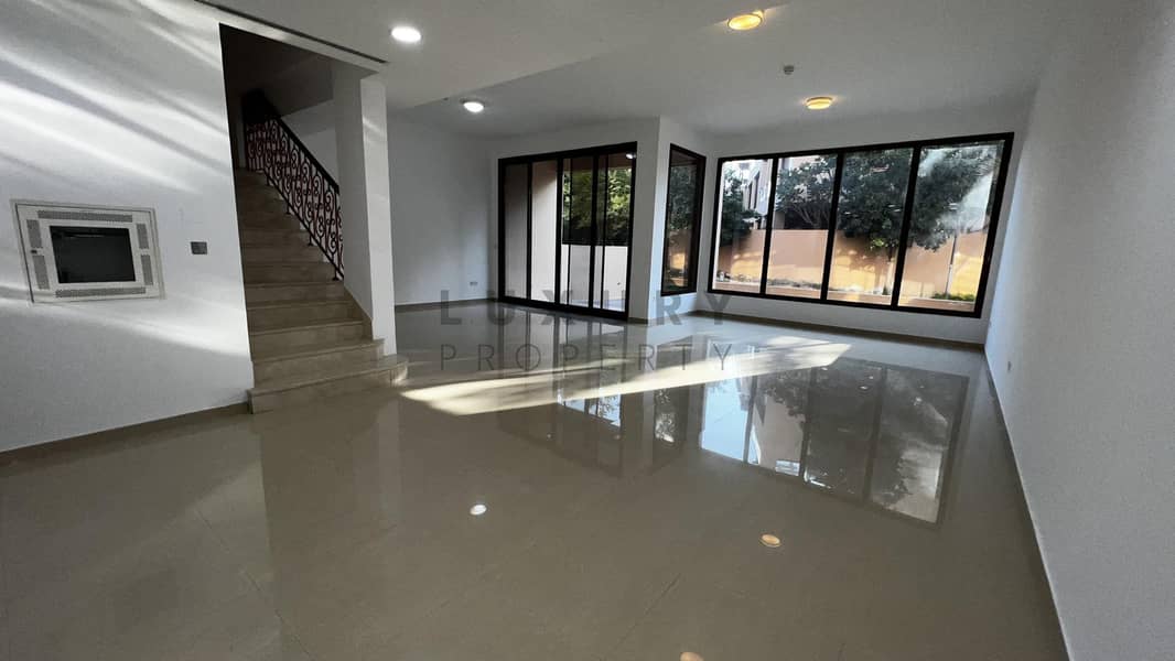 Vacant | Lake Views | Spacious Vacant | Lake Views | Spacious