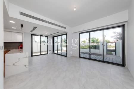 4 Bedroom Villa for Sale in Dubailand, Dubai - 4 Bedroom + Maid | Single Row | Ready now