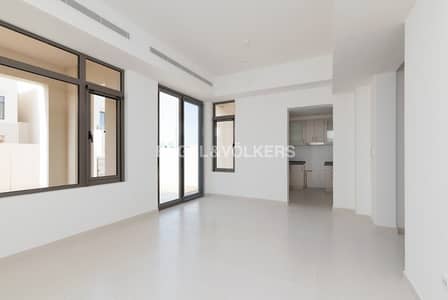 Spacious 3BR + M | Next to Park and Pool Spacious 3BR + M | Next to Park and Pool