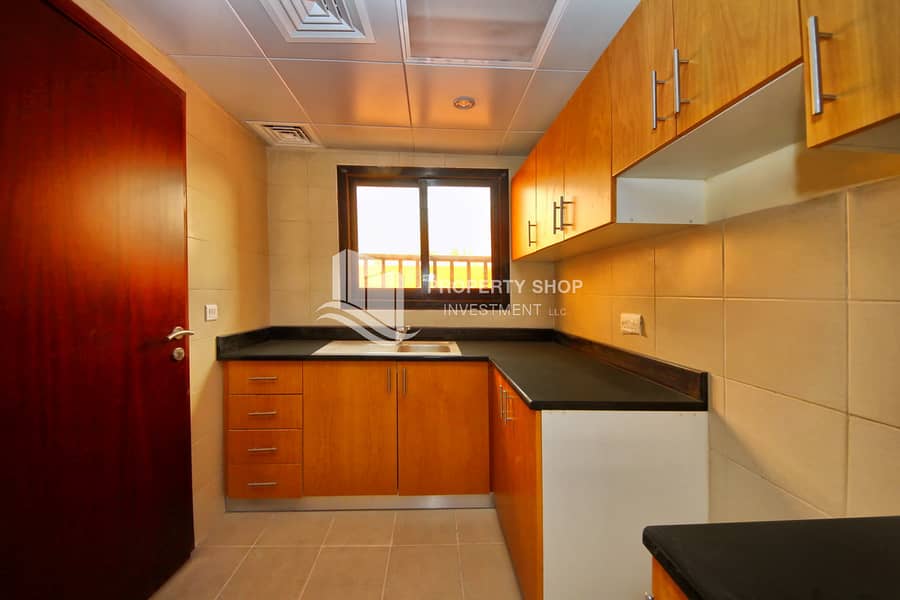 4 2-bedroom-villa-abu-dhabi-hydra-village-kitchen. JPG