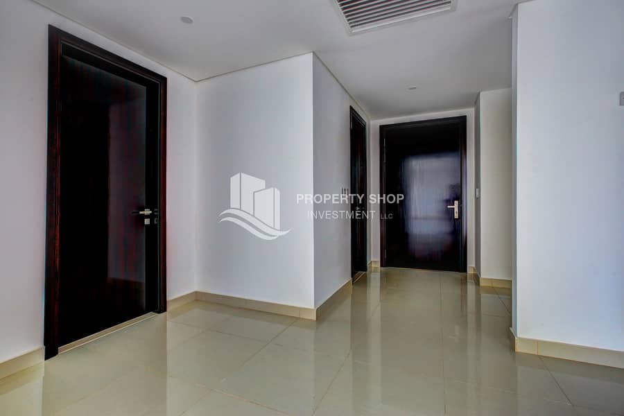 6 3-br-apartment-abu-dhabi-al-reem-island-marina-square-mag-5-residences-foyer. JPG