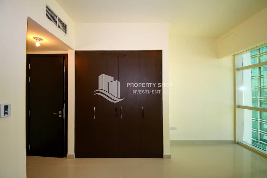 6 1-bedroom-apartment-al-reem-island-marina-square-tala-tower-cabinet. JPG