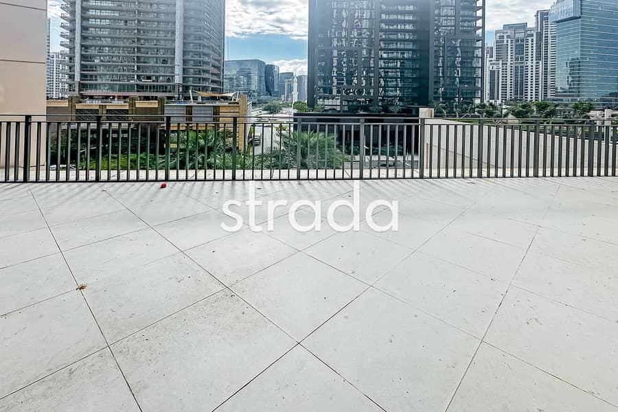 Modern Unit | Bright Unit | Huge Balcony Modern Unit | Bright Unit | Huge Balcony
