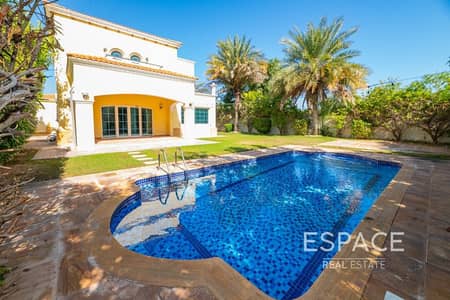 4 Bedroom Villa for Rent in Jumeirah Park, Dubai - Private pool - Landscaped Garden - Great Location