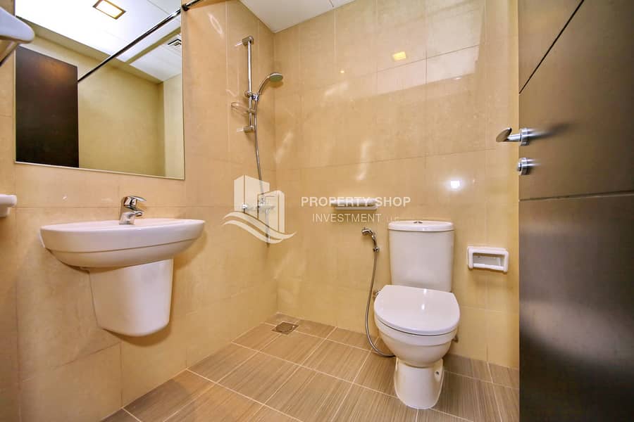 11 3-bedroom-apartment-al-reem-island-shams-abu-dhabi-sun-tower-maids-bathroom. JPG