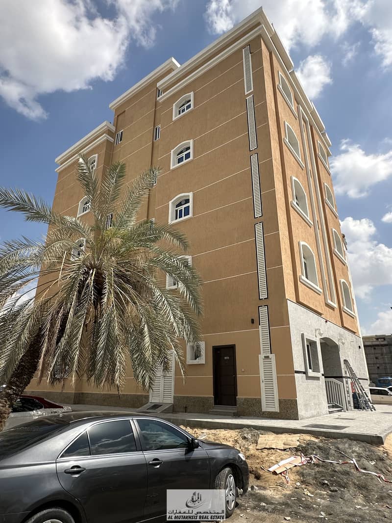 For sale, a new building in the Al Butina area, Sharjah, ground floor and 4 floors, with 14 one-bedroom apartments and a hall. The expected income is 350 thousand to 400 thousand.