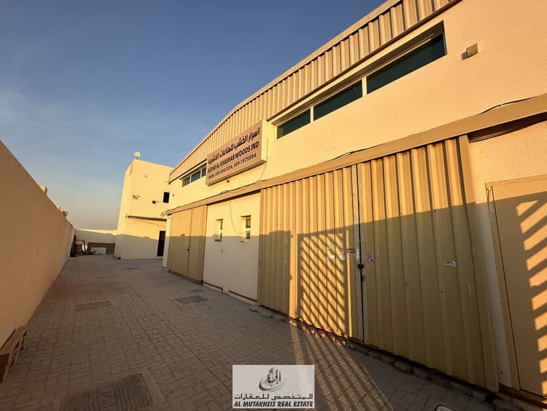 For sale, a built-up land in Al Saja’a, Sharjah, with 2 warehouses and 8 rooms, rented for workers’ housing, old rent, at a price of 87 thousand annually.
