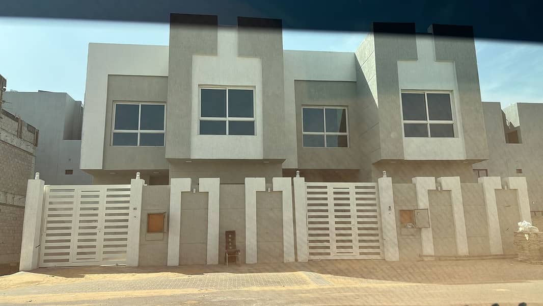 Villa for rent in Ajman, Al Zahia area The first resident of a townhouse 4 rooms, a sitting room and a hall With air conditioners 75 thousand dirhams are required