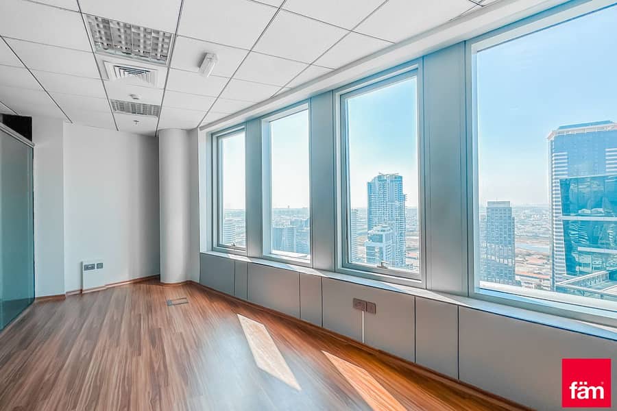 Luxury Fitted High Floor Office with Washroom