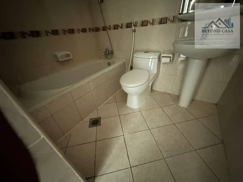 10 Washroom1. jpg