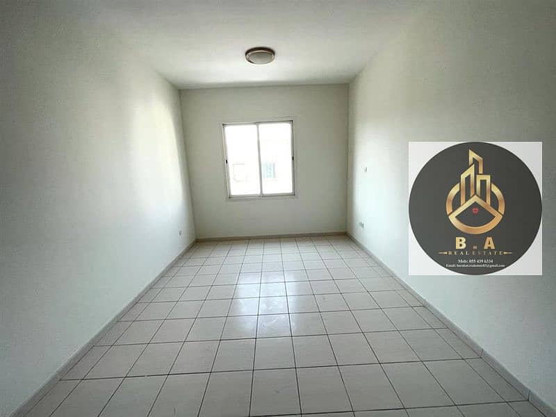 1 BEDROOM FOR RENT IN FAMILY BUILDING WITH BALCONY