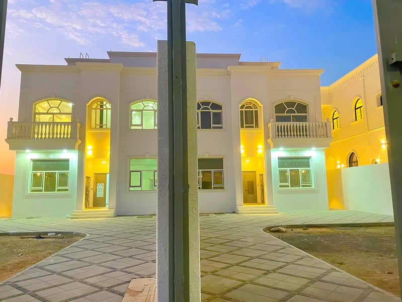 Brand New/SuperB - 7 Master Bedrooms, Majilis Hall with 8 Bathrooms in Madinat Riyad