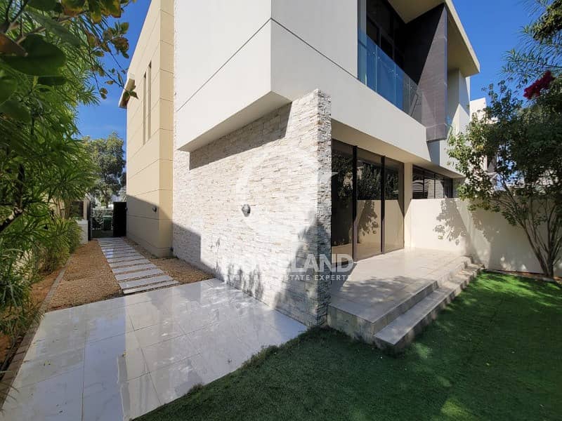 Spacious Villa | Prime Location | Ready to move in