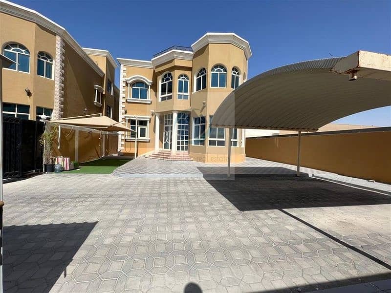 Separate 4 Bedroom villa with big space for parking