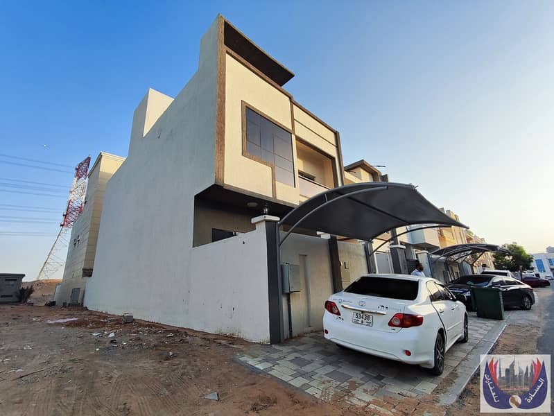 Villa for rent in the Yasmine area, five rooms, a living room and a living room