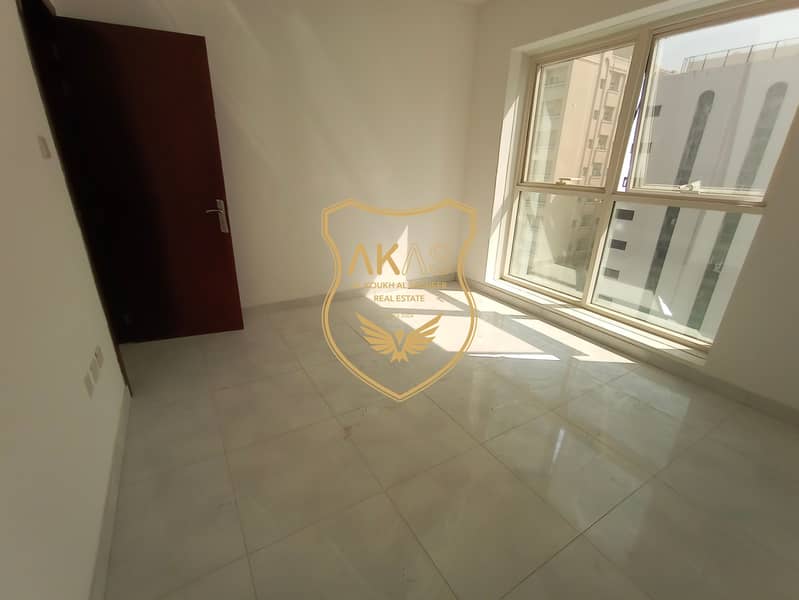 Квартира в Абу Шагара, 2 cпальни, 37000 AED - 8621650