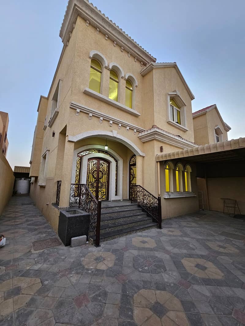 Villa for rent in Ajman, Al Mowaihat area, two floors, super luxurious finishing, close to all services

 Complete air conditioning

 Suitable for all nationalities

 The villa consists of 5 master bedrooms, a living room, a living room with laundry, a co