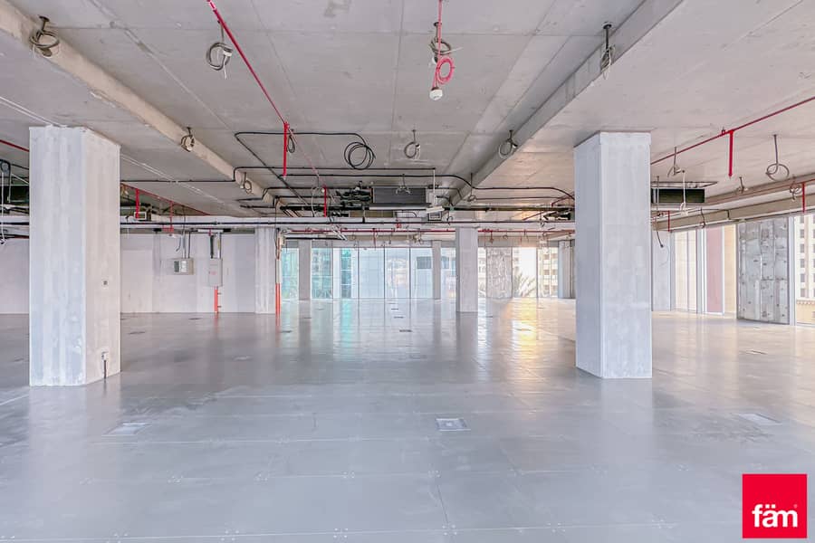 Semi-Fitted Half Floor Office in Dubai Marina