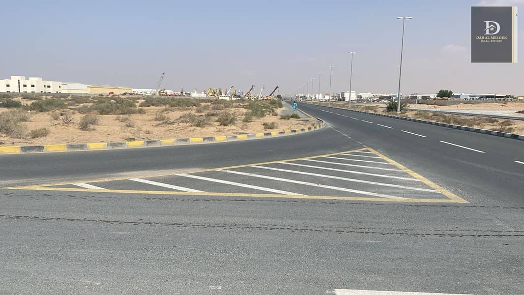 For sale in Sharjah, Al-Saja’a Industrial Area, Al-Hano, old commercial industrial land, area of ​​58,000 feet, corner on two streets, main main street, excellent location on Emirates Industrial City Street, next to Al-Saja’a Industrial Police Station. Pr
