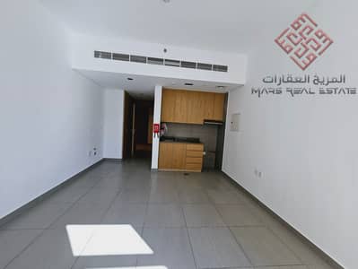 Studio for Rent in Muwaileh, Sharjah - *** Studio available for rent with Pool,Gym, Parking  in Al mamsha ***