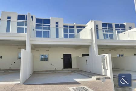 2 Bedroom Villa for Sale in DAMAC Hills 2 (Akoya by DAMAC), Dubai - 2 Beds | Great Community | Close To Park
