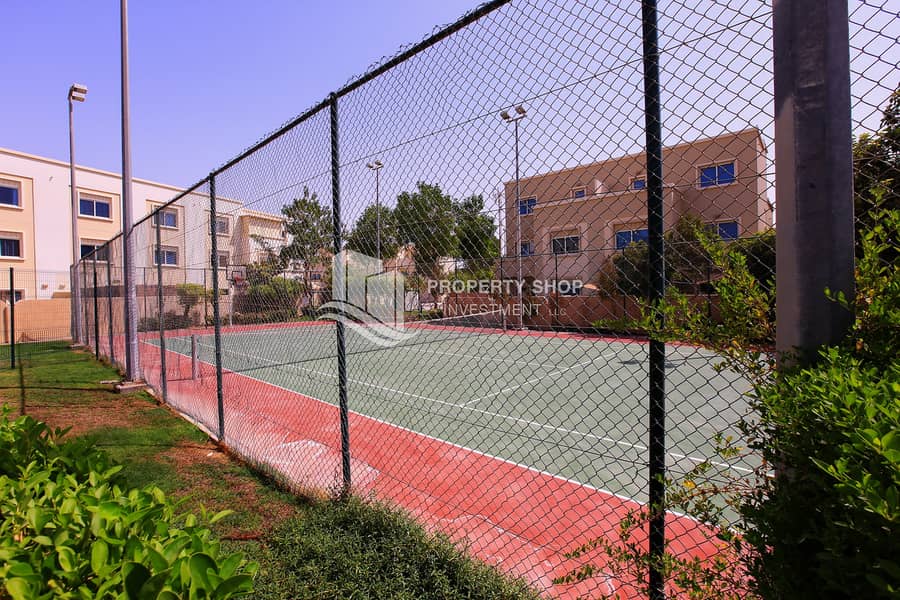 4 abu-dhabi-al-reef-manazel-arabian-village-community-tennis-court. JPG