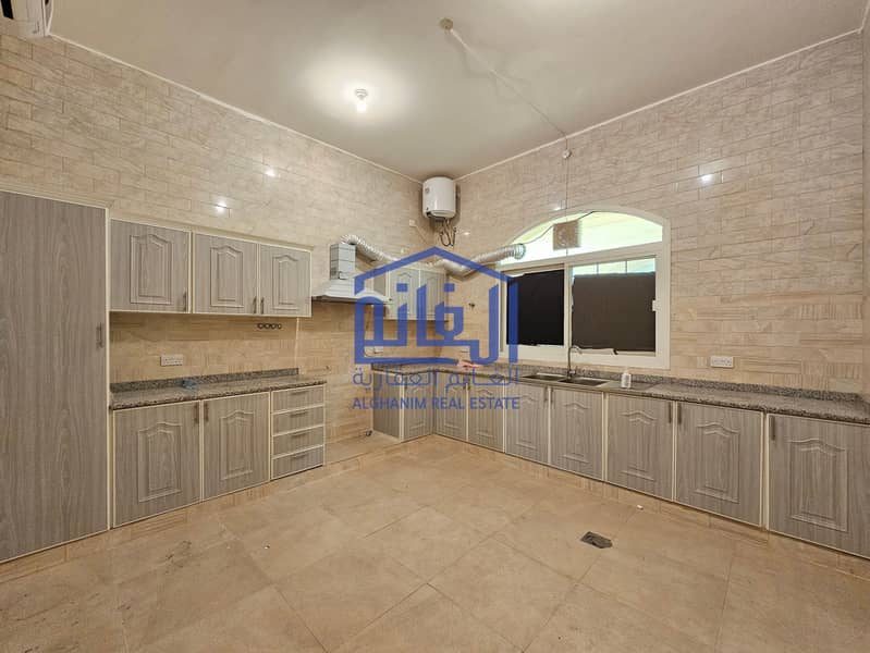 Квартира в Аль Шамха, 2 cпальни, 55000 AED - 8631391