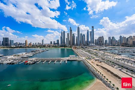 3 Bedroom Apartment for Sale in Dubai Harbour, Dubai - Corner 3+Maid  Sea + Marina Skyline View  VOT