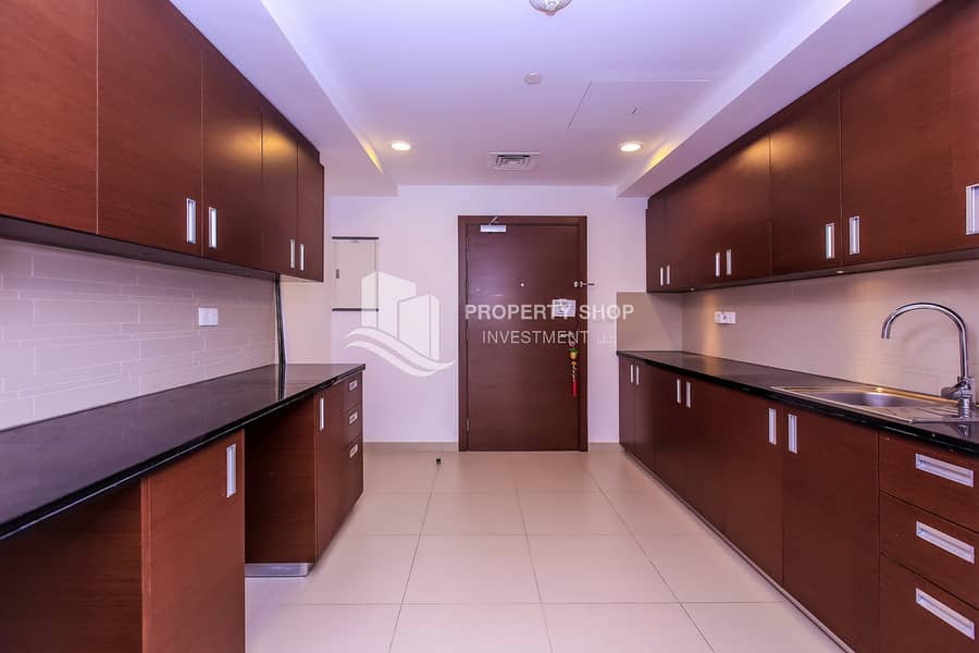 3 studio-apartment-al-reem-island-shams-abu-dhabi-gate-tower-2-kitchen. JPG