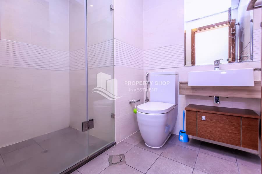 4 studio-apartment-al-reem-island-shams-abu-dhabi-gate-tower-2-bathroom. JPG